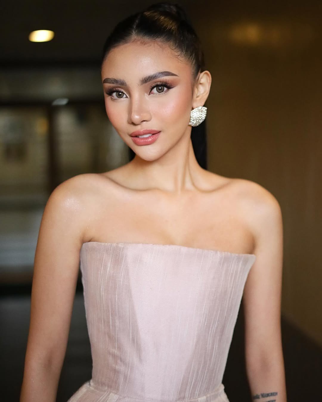 Những người đẹp đăng quang danh hiệu Miss Fit Philippines được đề cao về vóc dáng, hình thể nhưng vẫn phải trải qua các vòng thi về trình diễn, ứng xử giống như nhiều sân chơi nhan sắc khác. Tuy là cuộc thi mới ra đời nhưng Miss Fit Philippines thu hút sự chú ý của fan sắc đẹp.