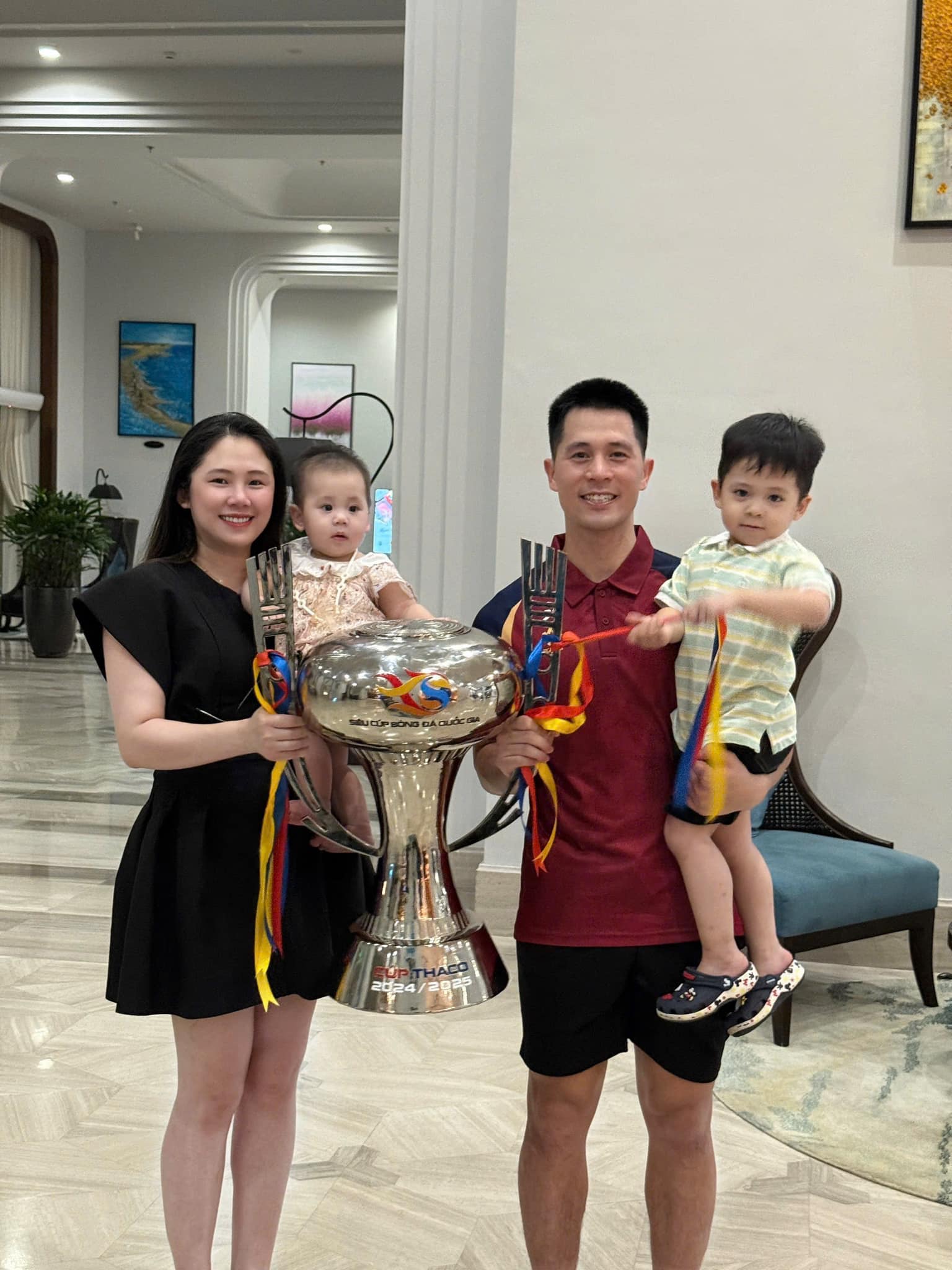 Cầu thủ nổi tiếng cưới cô gái Điện Biên, 2 năm sau cuộc sống khiến ai cũng ngưỡng mộ- Ảnh 3.