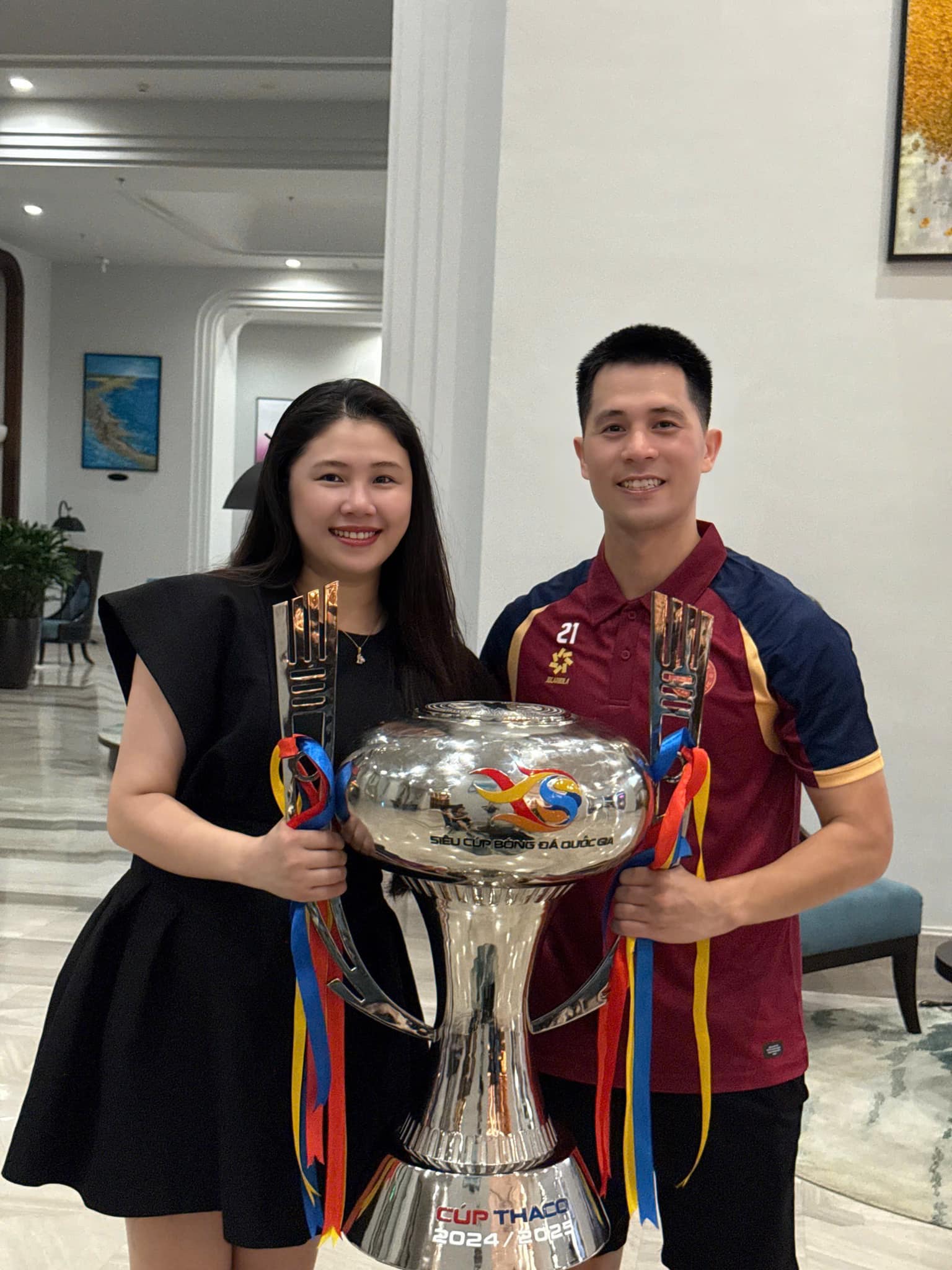 Cầu thủ nổi tiếng cưới cô gái Điện Biên, 2 năm sau cuộc sống khiến ai cũng ngưỡng mộ- Ảnh 4.