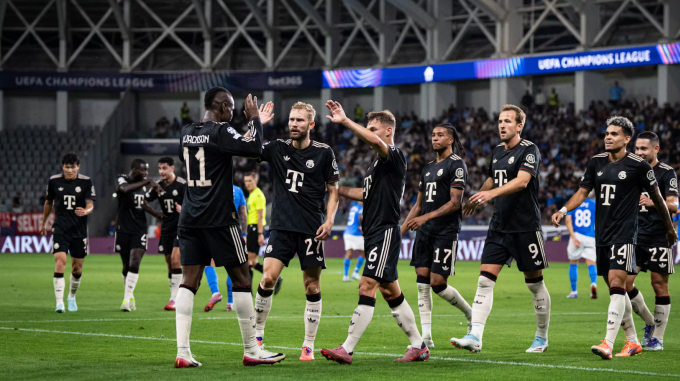 Các cầu thủ Bayern mừng bàn của Nicolas Jackson. Ảnh: FC Bayern