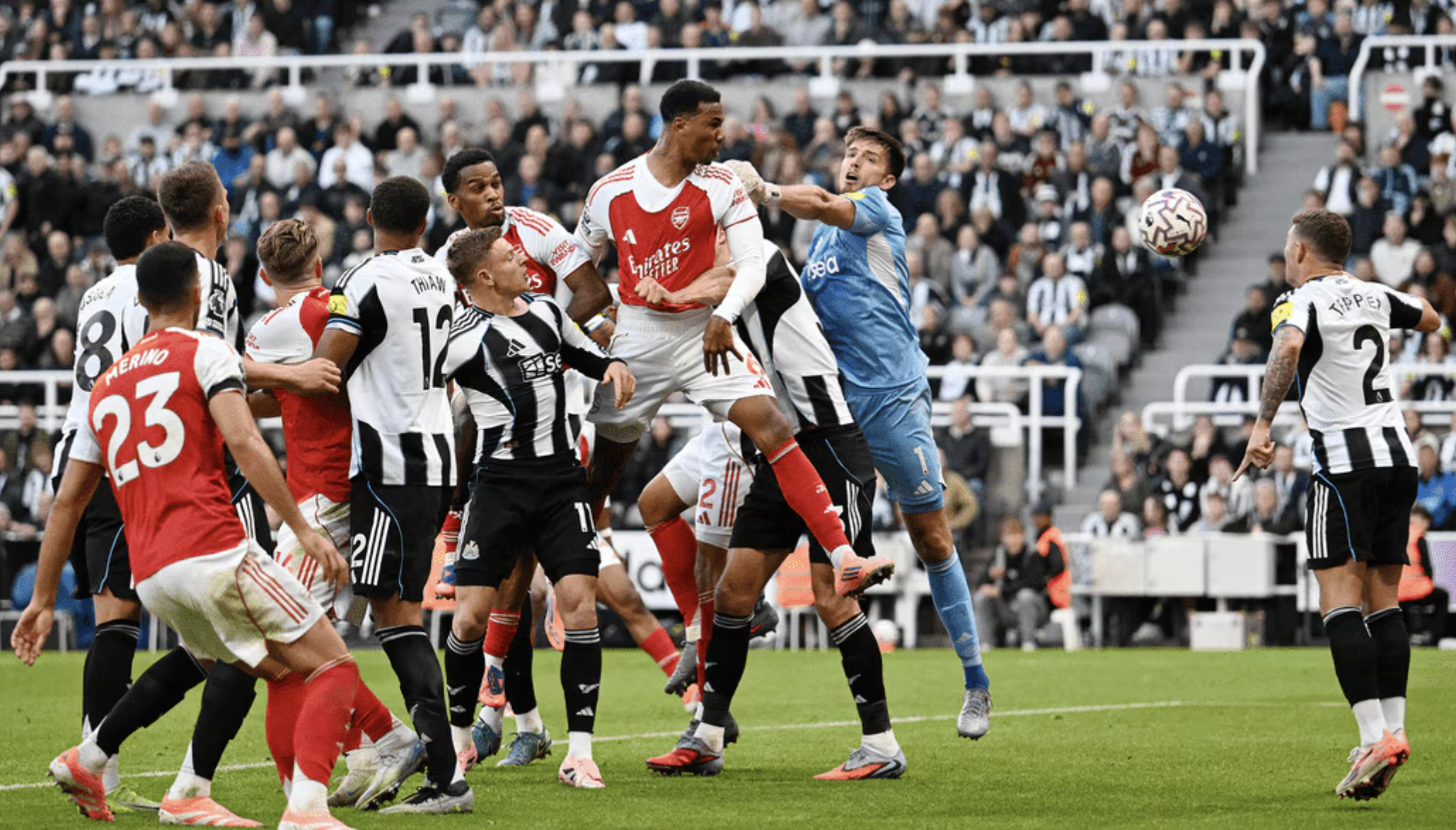 Arsenal ngược dòng hạ chủ nhà Newcastle, trọng tài gây phẫn nộ- Ảnh 6. Arsenal ngược dòng hạ chủ nhà Newcastle, trọng tài gây phẫn nộ- Ảnh 6.