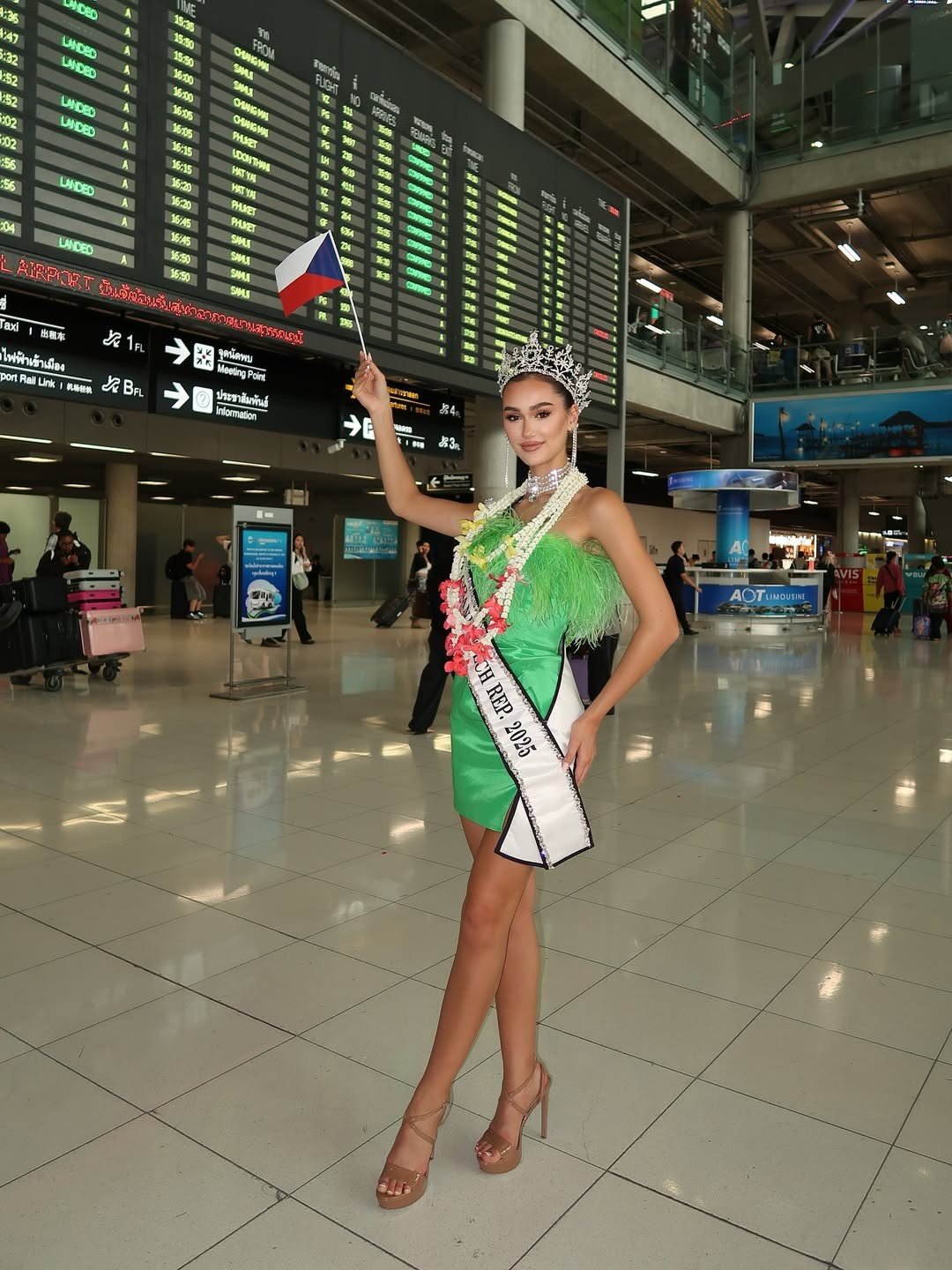 Dàn người đẹp đổ bộ Thái Lan - 25