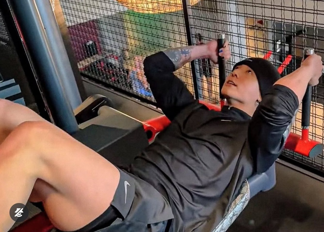 Jungkook (BTS) khoe cơ bắp cuồn cuồn trong phòng gym, body cực phẩm hậu xuất ngũ hút cả triệu view- Ảnh 5.