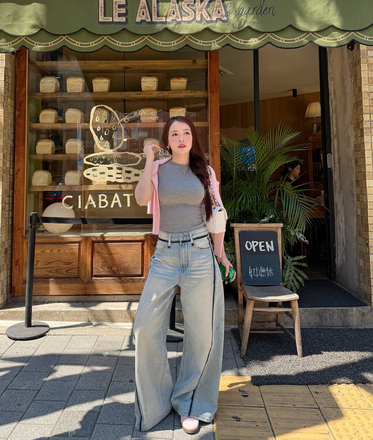 10 set quần jeans mùa thu sành điệu xuất sắc từ các mỹ nhân Việt - Ảnh 9. 10 set quần jeans mùa thu sành điệu xuất sắc từ các mỹ nhân Việt - Ảnh 9.