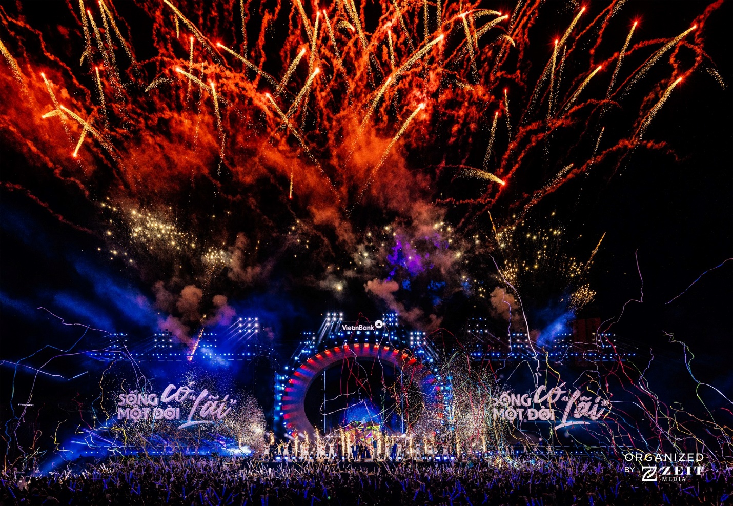 Nguyễn Hữu Trung: Người đứng sau sự thành công của loạt sân khấu đại nhạc hội hàng chục ngàn khán giả- Ảnh 2. Nguyễn Hữu Trung: Người đứng sau sự thành công của loạt sân khấu đại nhạc hội hàng chục ngàn khán giả- Ảnh 2.