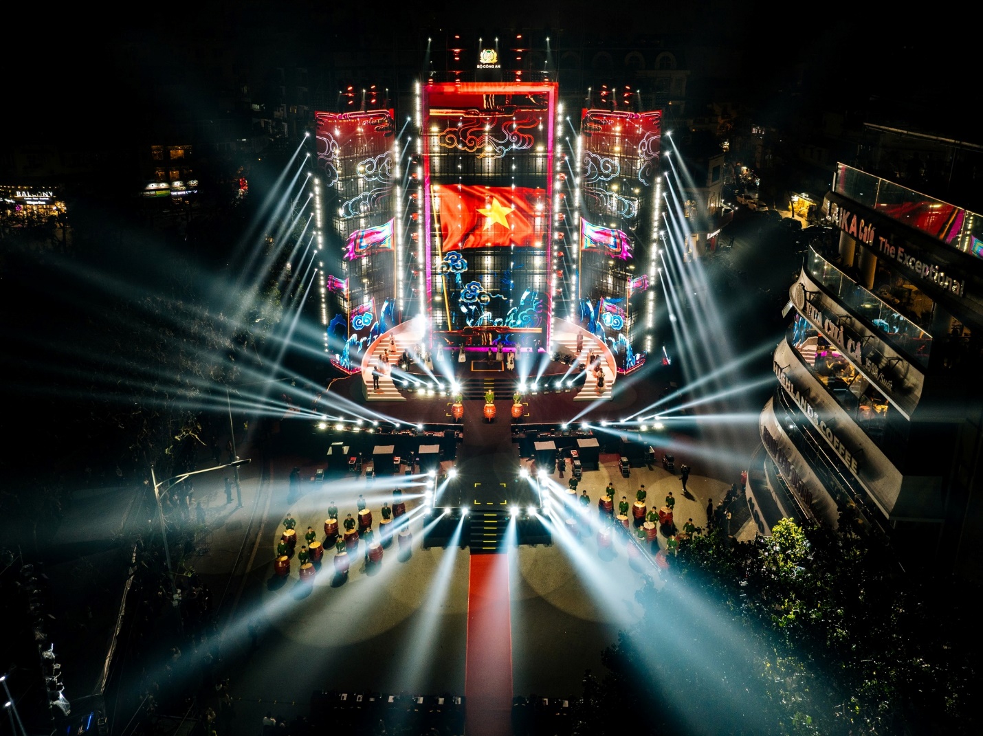 Nguyễn Hữu Trung: Người đứng sau sự thành công của loạt sân khấu đại nhạc hội hàng chục ngàn khán giả- Ảnh 3. Nguyễn Hữu Trung: Người đứng sau sự thành công của loạt sân khấu đại nhạc hội hàng chục ngàn khán giả- Ảnh 3.