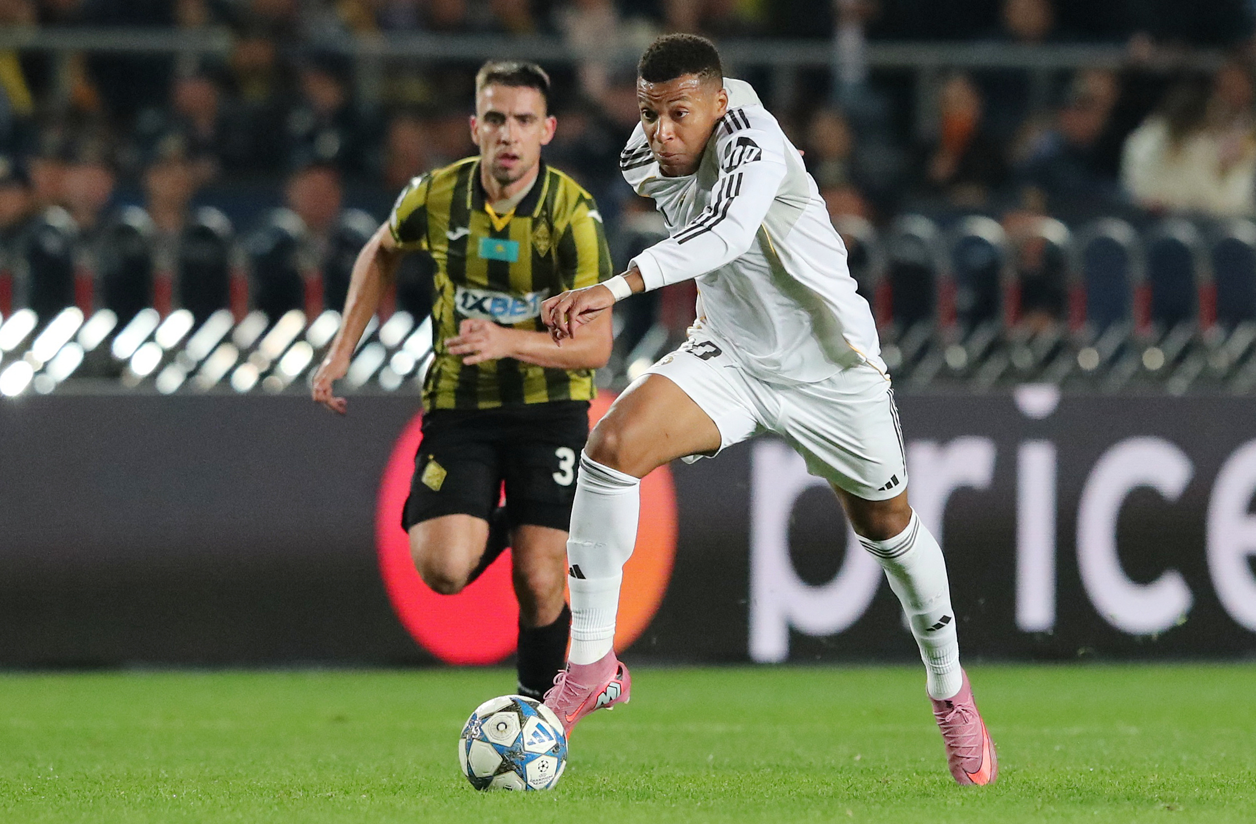 Đêm kinh hoàng của những đội 'lót đường' Champions League - Ảnh 2.