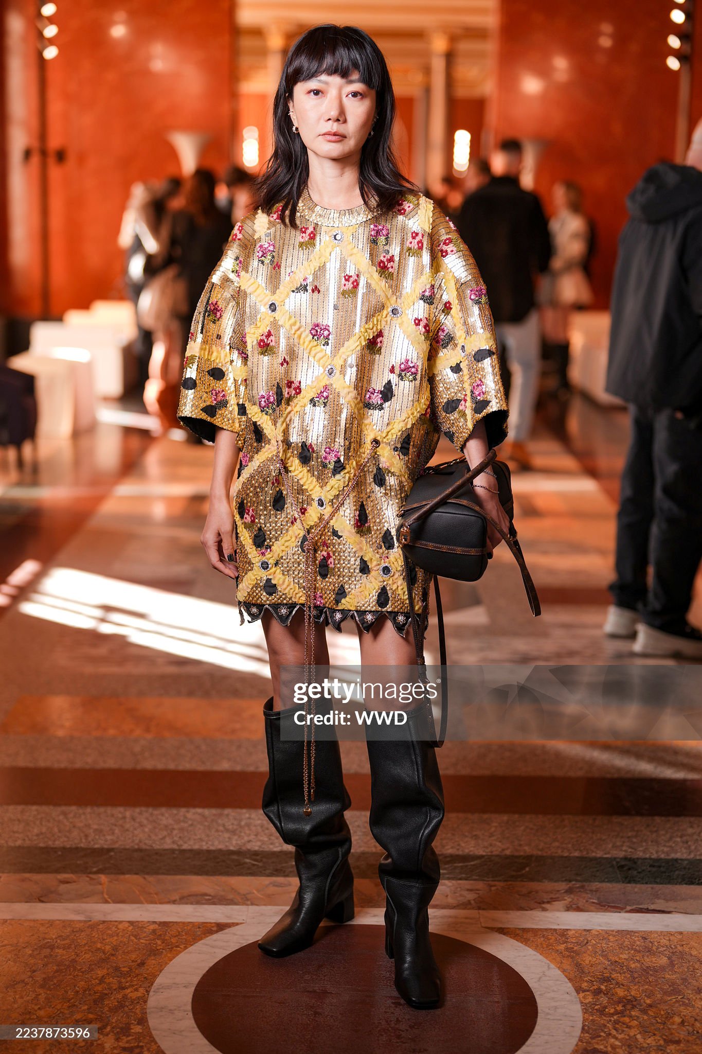 Lisa hôm nay là “búp bê sống”, cùng dàn sao khủng đổ bộ show Louis Vuitton- Ảnh 14.