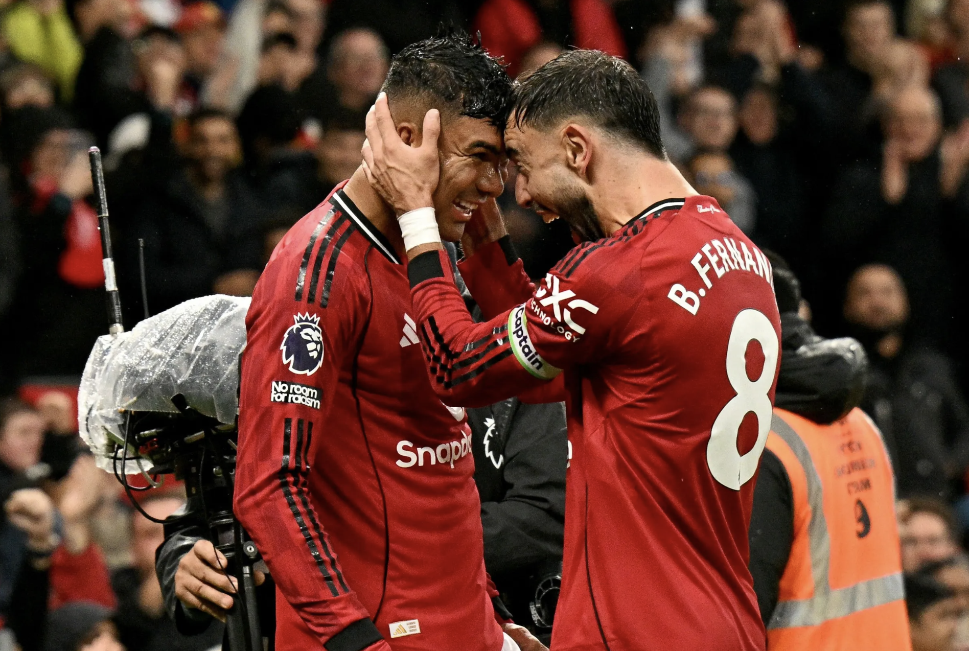 Mưa trời và mưa thẻ ở Old Trafford, Man United thắng kịch tính Chelsea- Ảnh 8.