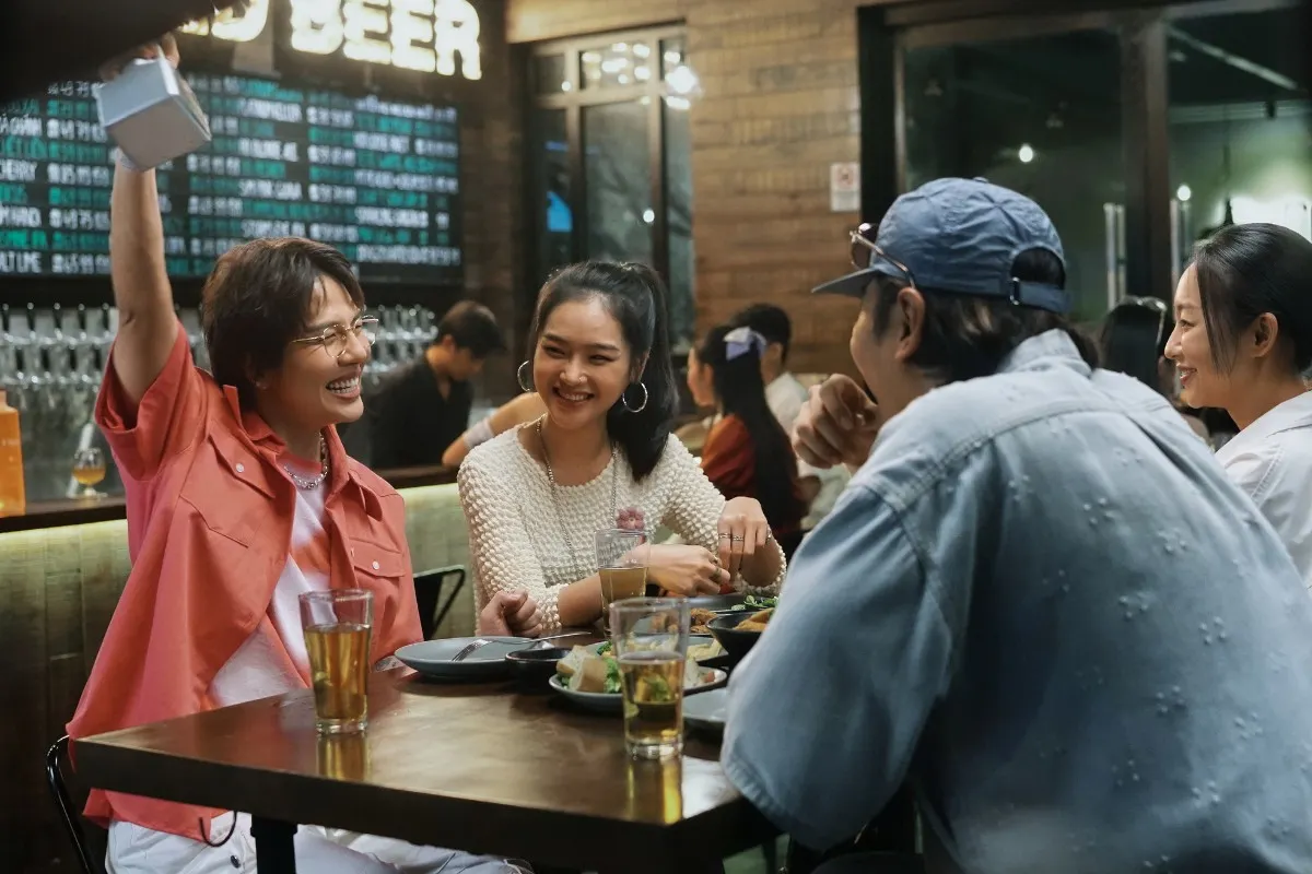 Sao hạng A Hàn Quốc ê chề khi đến Việt Nam, lộ cả khoảnh khắc thiếu vải trước mặt fan cuồng- Ảnh 6.