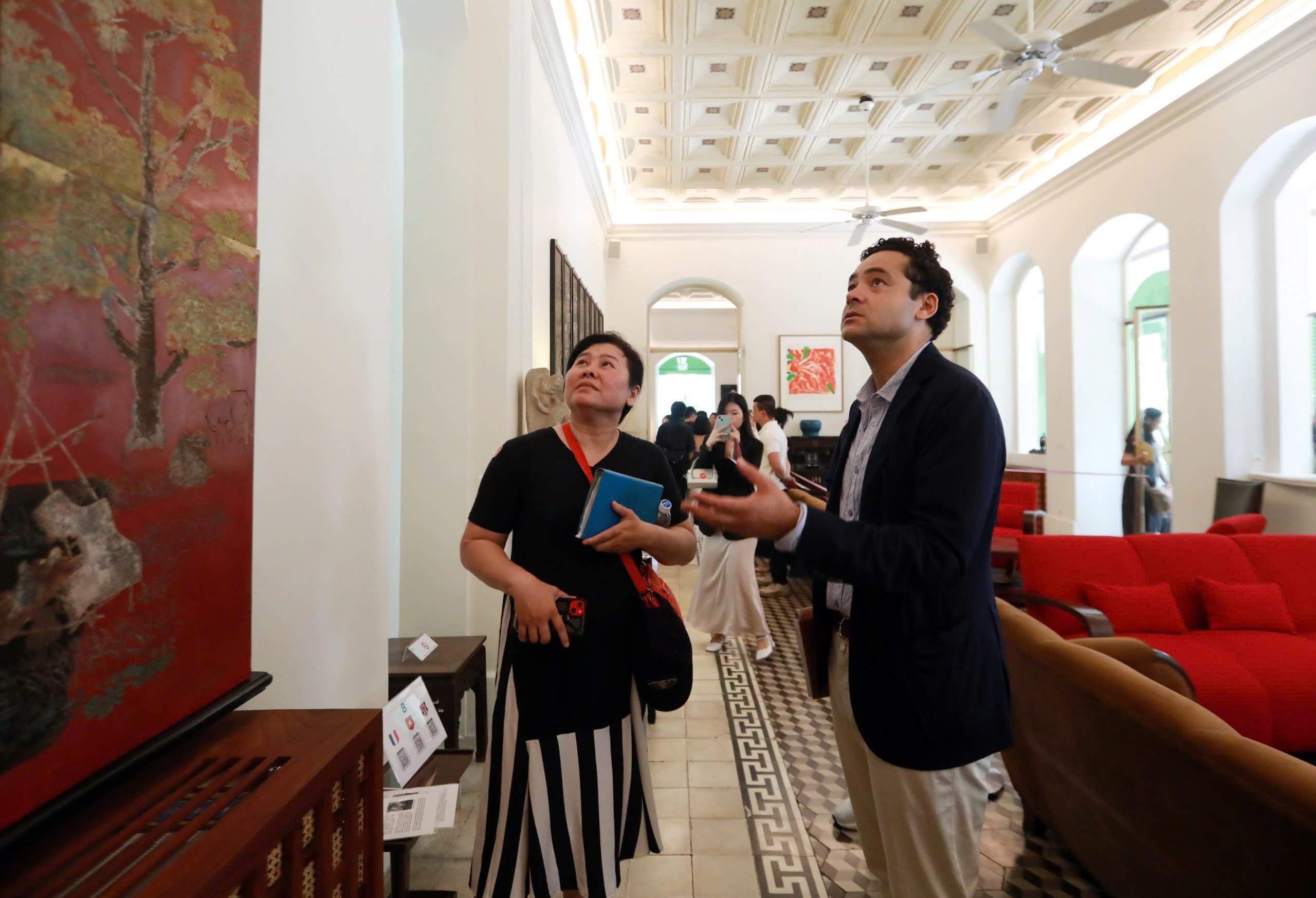 Tân Tổng lãnh sự Pháp tại TP.HCM mang làn gió mới đến Dinh thự Pháp 2 Tân tổng lãnh sự Pháp tại TP.HCM mang làn gió mới đến Dinh thự Pháp - Ảnh 2.