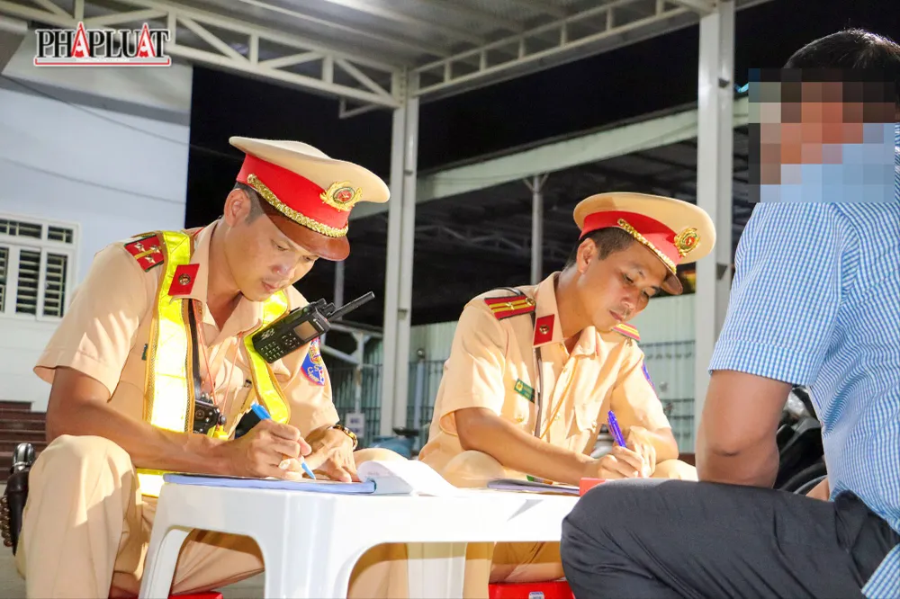 Chín tháng năm 2025, Công an TP Cần Thơ đã xử phạt vi phạm hành chính 61.349 trường hợp vi phạm trật tự ATGT, với số tiền xử phạt hơn 120,7 tỉ đồng. Ảnh: CHÂU ANH