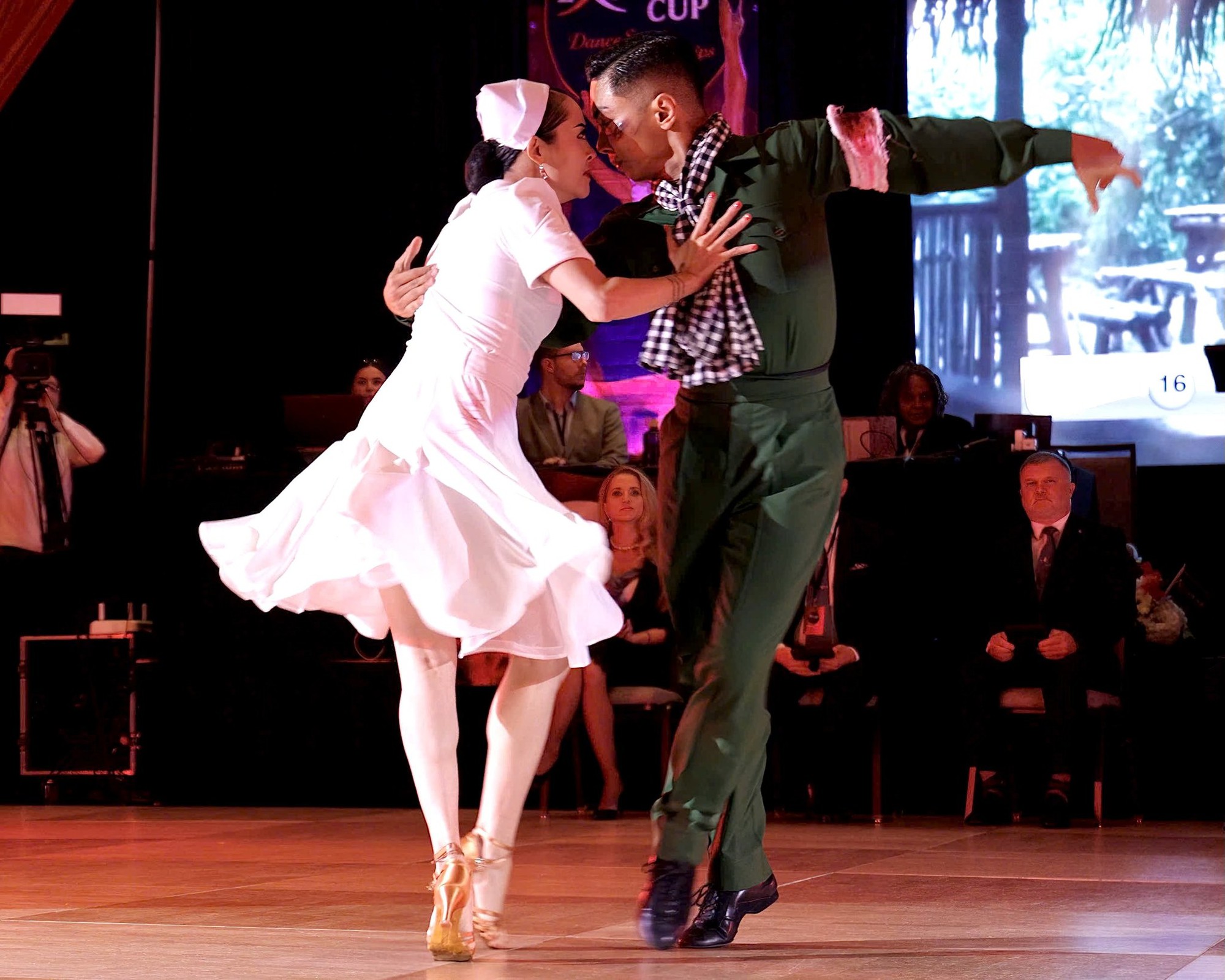 1759302710 315 Dong bao chu y may bay dich cach Ha Noi