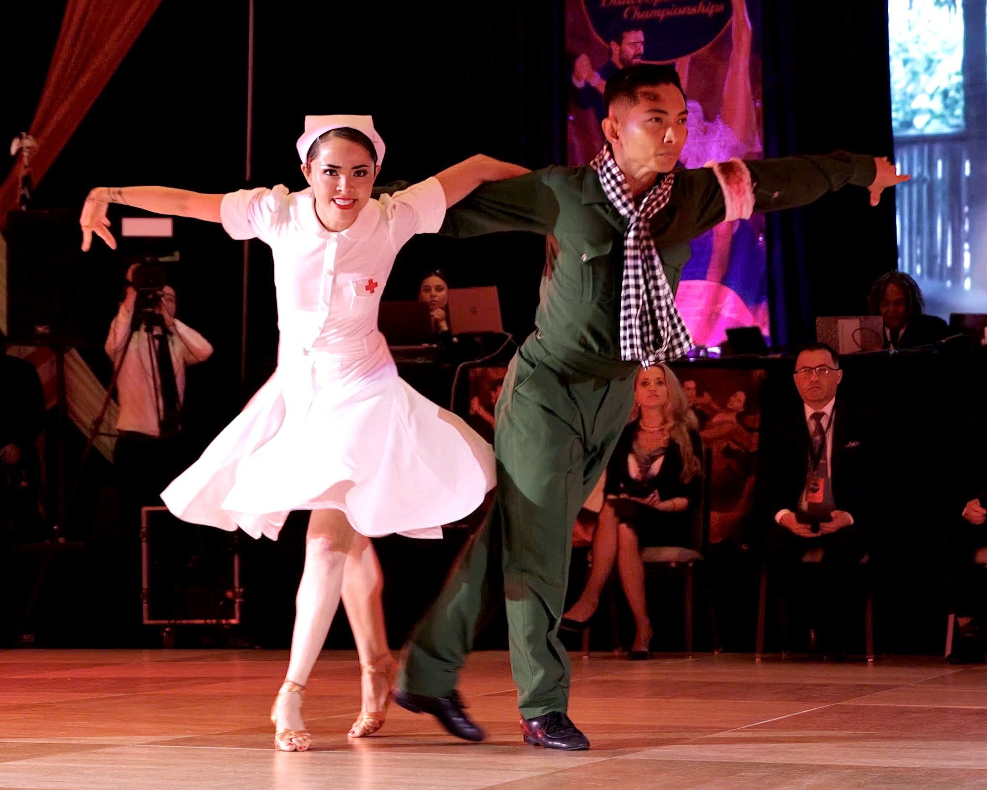 1759302710 496 Dong bao chu y may bay dich cach Ha Noi