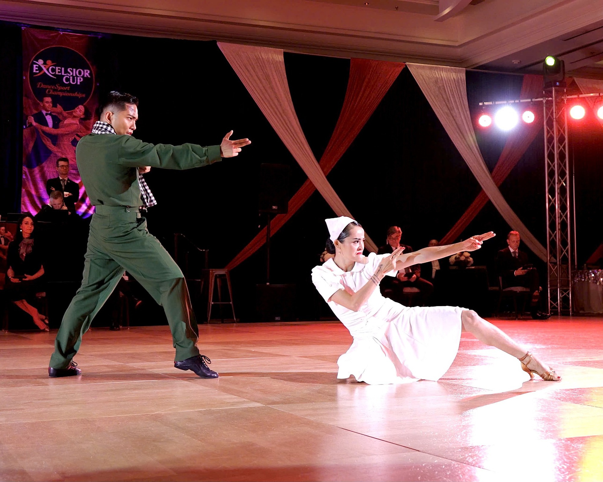 1759302712 977 Dong bao chu y may bay dich cach Ha Noi