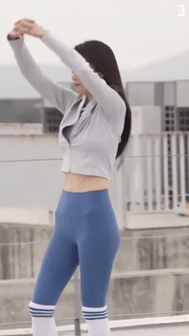 "Mợ chảnh" Jeon Ji Hyun U45 trẻ đẹp vô đối, vòng eo con kiến săn chắc thấy mê nhờ chăm tập môn này! 8 1759303383 334 Mo chanh Jeon Ji Hyun U45 tre dep vo doi