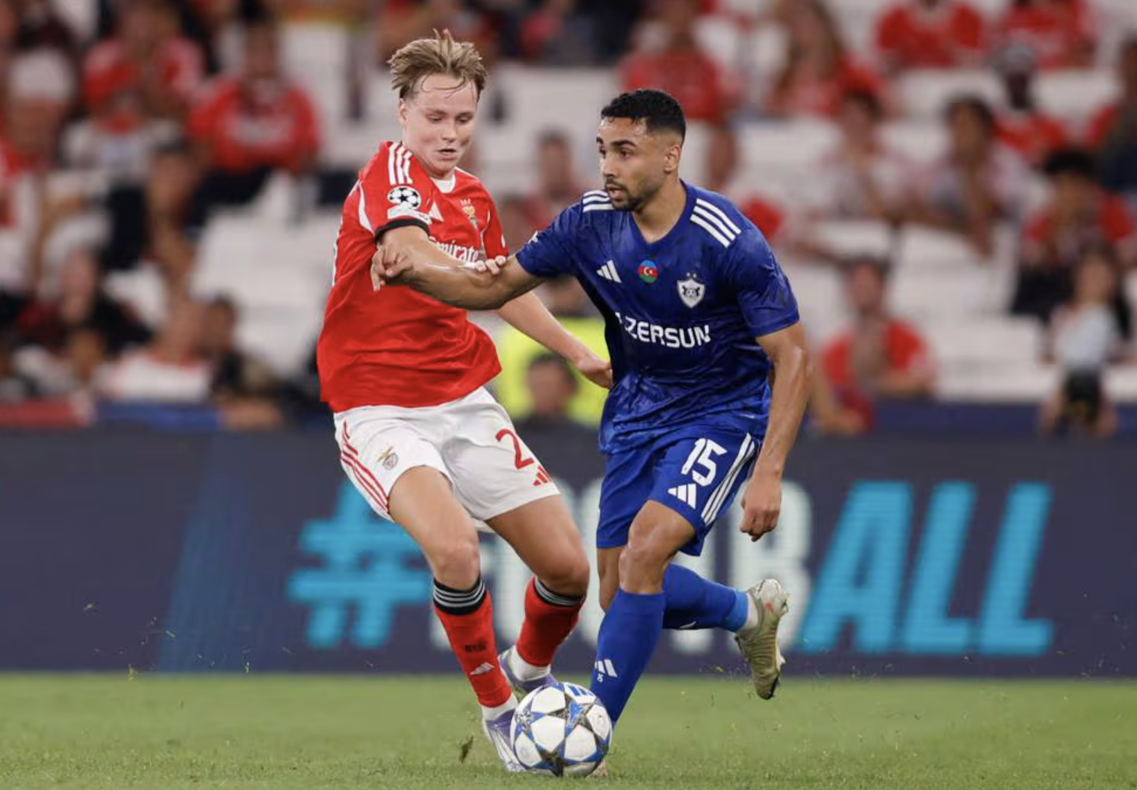 Qarabag ngược dòng hạ Benfica, 