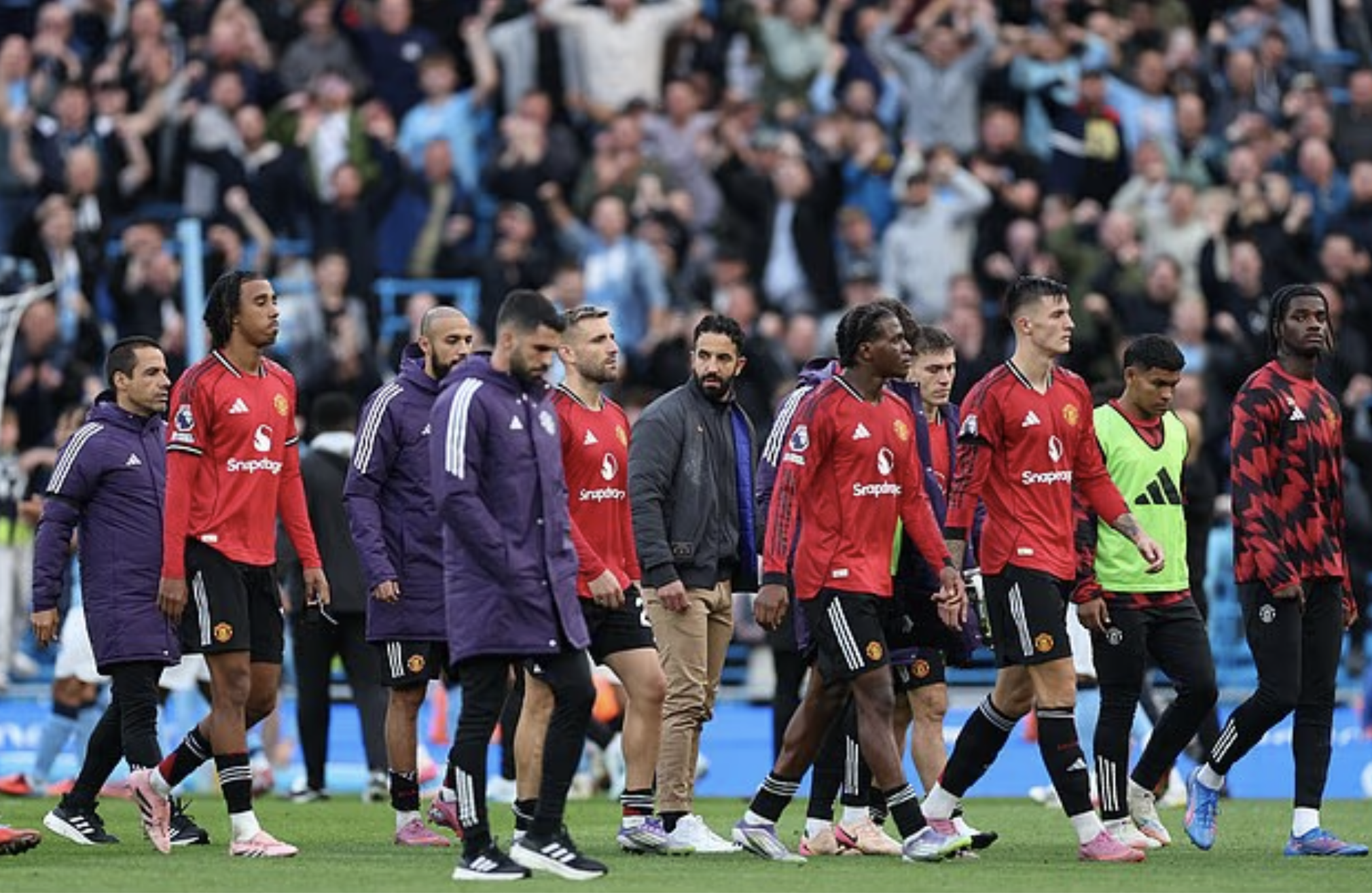 Chi phí bồi thường quá lớn, Man United khó sa thải Ruben Amorim- Ảnh 2. Chi phí bồi thường quá lớn, Man United khó sa thải Ruben Amorim- Ảnh 2.