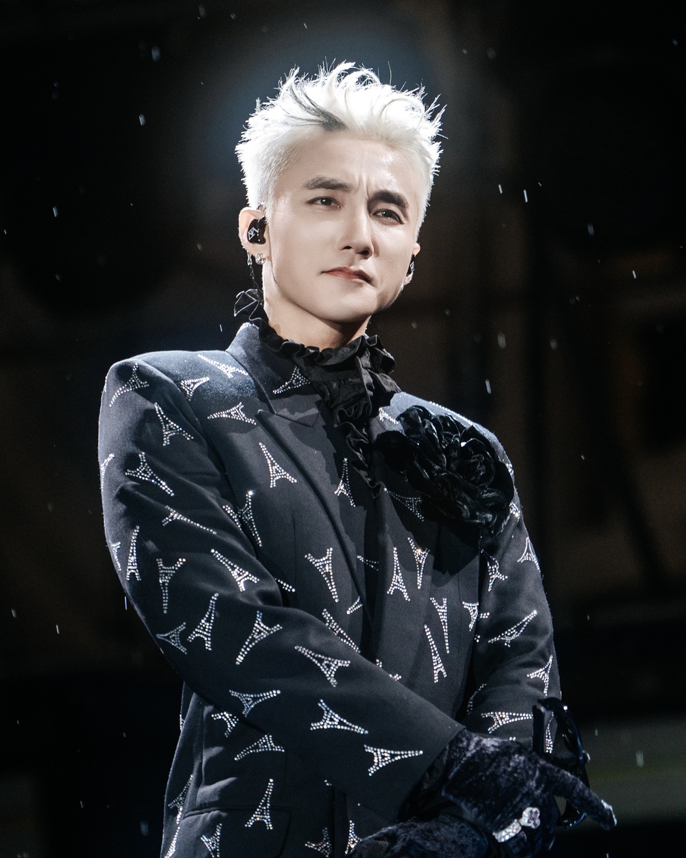  
Sơn Tùng M-TP cùng giao diện cực “cháy” khiến fan liên tưởng đến thời “Em của ngày hôm qua”. - Tin sao Viet - Tin tuc sao Viet - Scandal sao Viet - Tin tuc cua Sao - Tin cua Sao