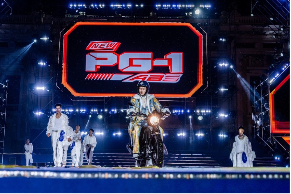  
Kay Trần cùng “siêu phẩm” mới nhà Yamaha - chiếc PG-1 ABS 2025 siêu “ngầu”. - Tin sao Viet - Tin tuc sao Viet - Scandal sao Viet - Tin tuc cua Sao - Tin cua Sao