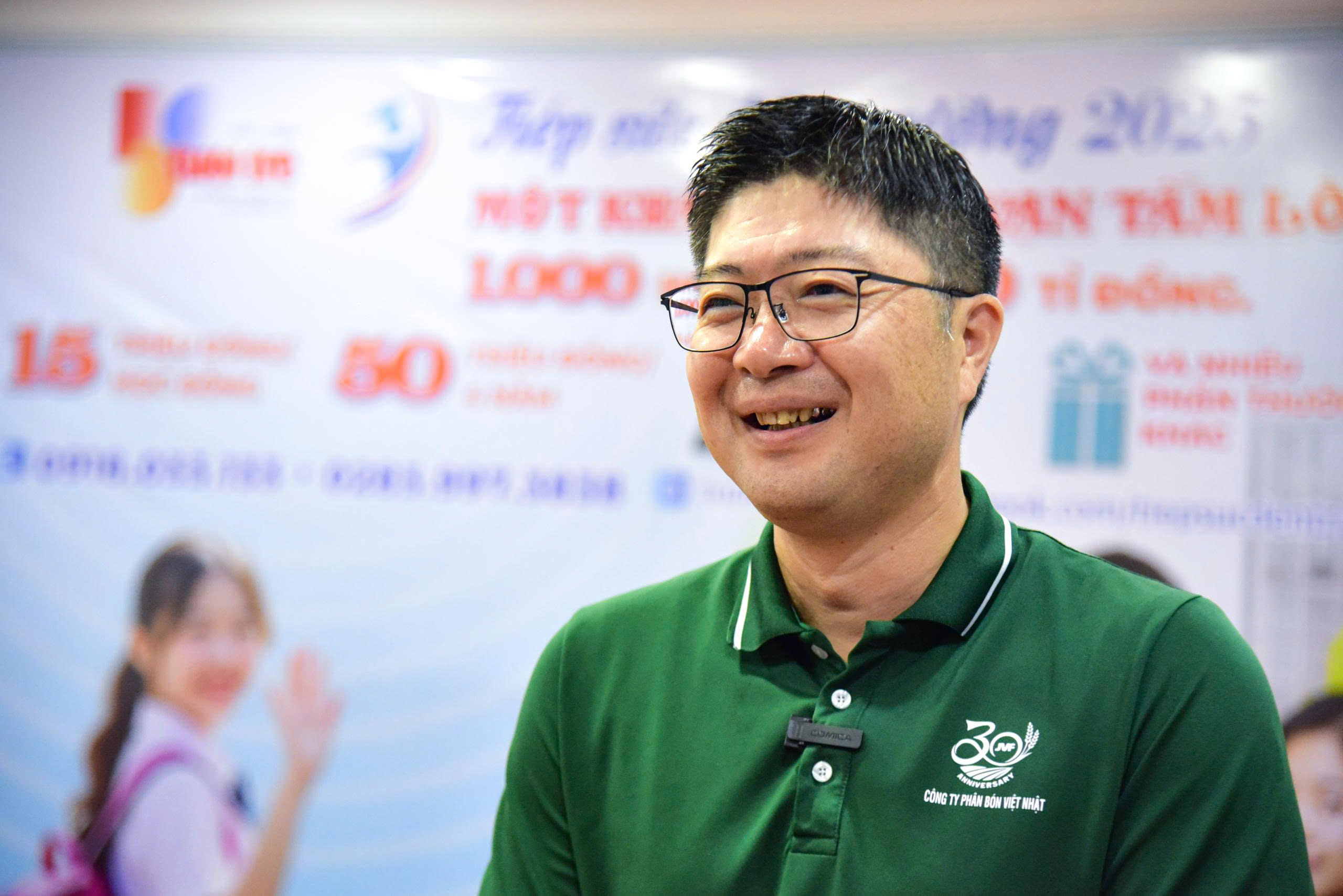 Công ty phân bón Việt Nhật trao Tuổi Trẻ 300 triệu Tiếp sức đến trường: Tân sinh viên, đừng bỏ cuộc! 2 Công ty phân bón Việt Nhật trao Tuổi Trẻ 300 triệu Tiếp sức đến trường: Tân sinh viên, đừng bỏ cuộc! - Ảnh 2.