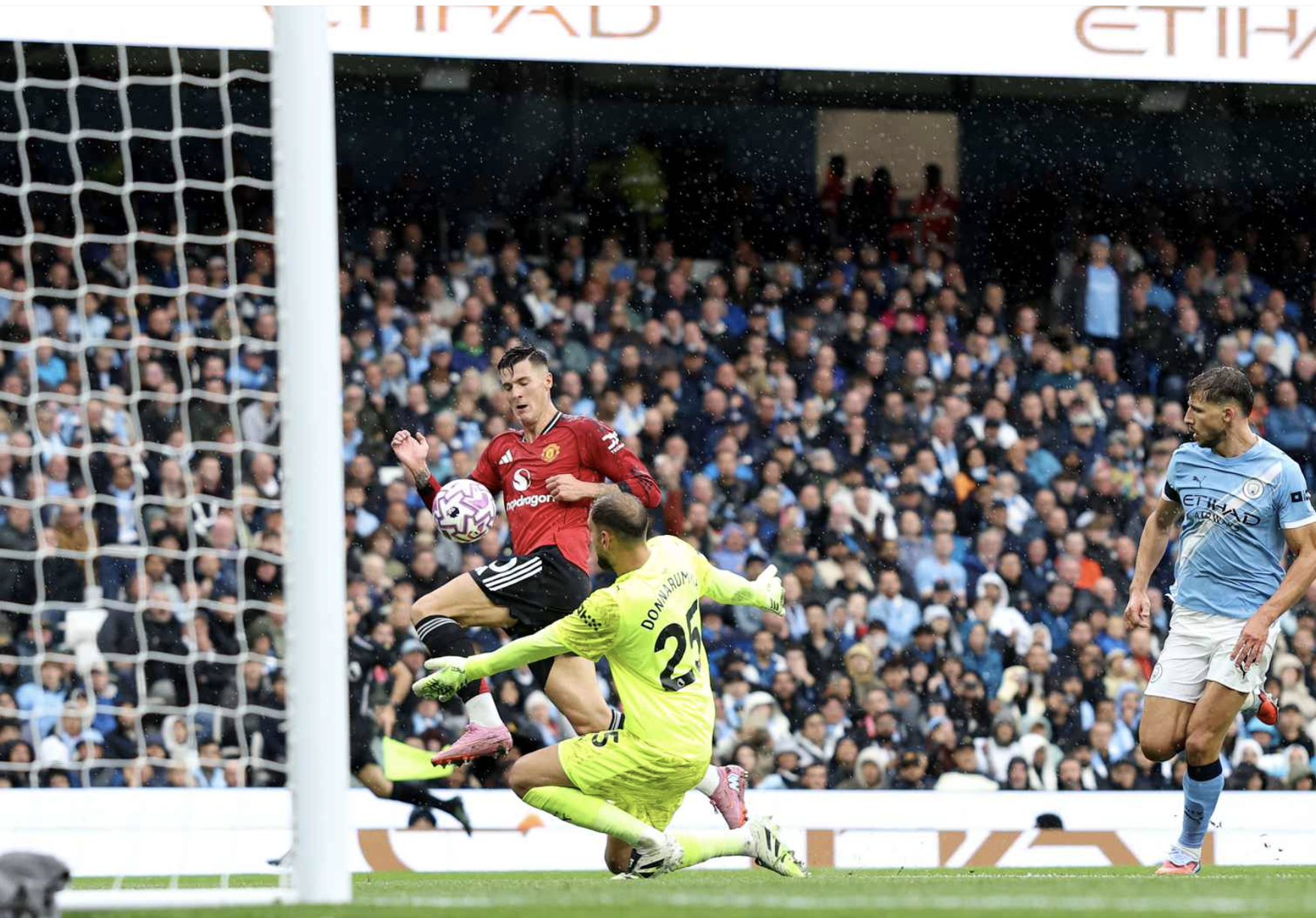 Haaland hủy diệt trận derby Manchester, Amorim khó giữ ghế ở Man United - Ảnh 5. Haaland hủy diệt trận derby Manchester, Amorim khó giữ ghế ở Man United - Ảnh 5.