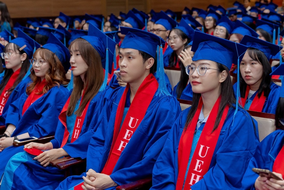 Cánh cổng vào đại học năm 2026 có hẹp lại sau cuộc đại sắp xếp? - 6