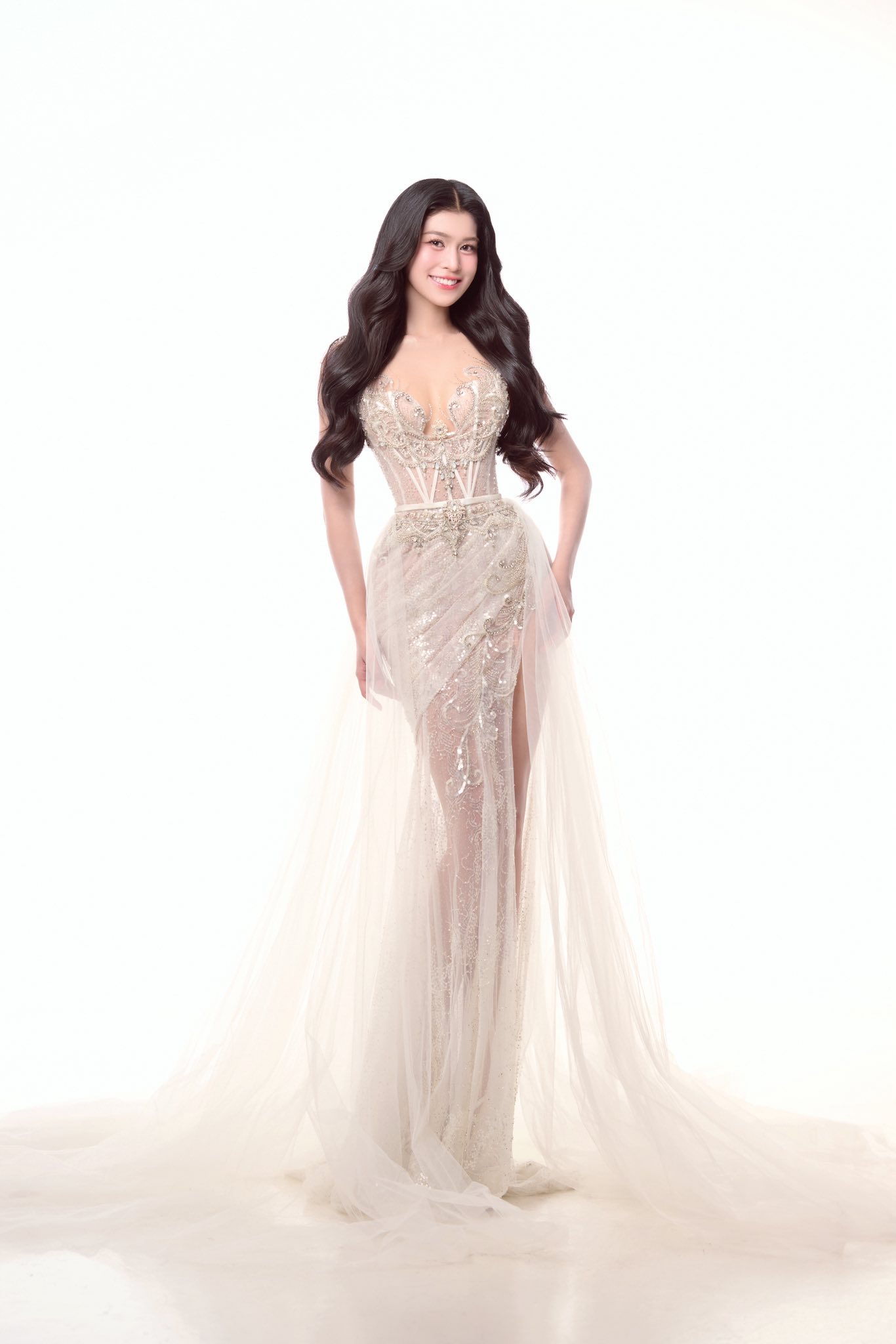 Tranh cãi thí sinh Hoa hậu Việt Nam dính scandal vẫn được đi giữa dàn Hậu đình đám nhất showbiz- Ảnh 7.