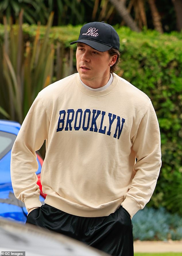 Cậu hai nhà Beckham lúng túng né tránh khi bị hỏi về “drama” gia đình với anh cả Brooklyn- Ảnh 2. Cậu hai nhà Beckham lúng túng né tránh khi bị hỏi về “drama” gia đình với anh cả Brooklyn- Ảnh 2.