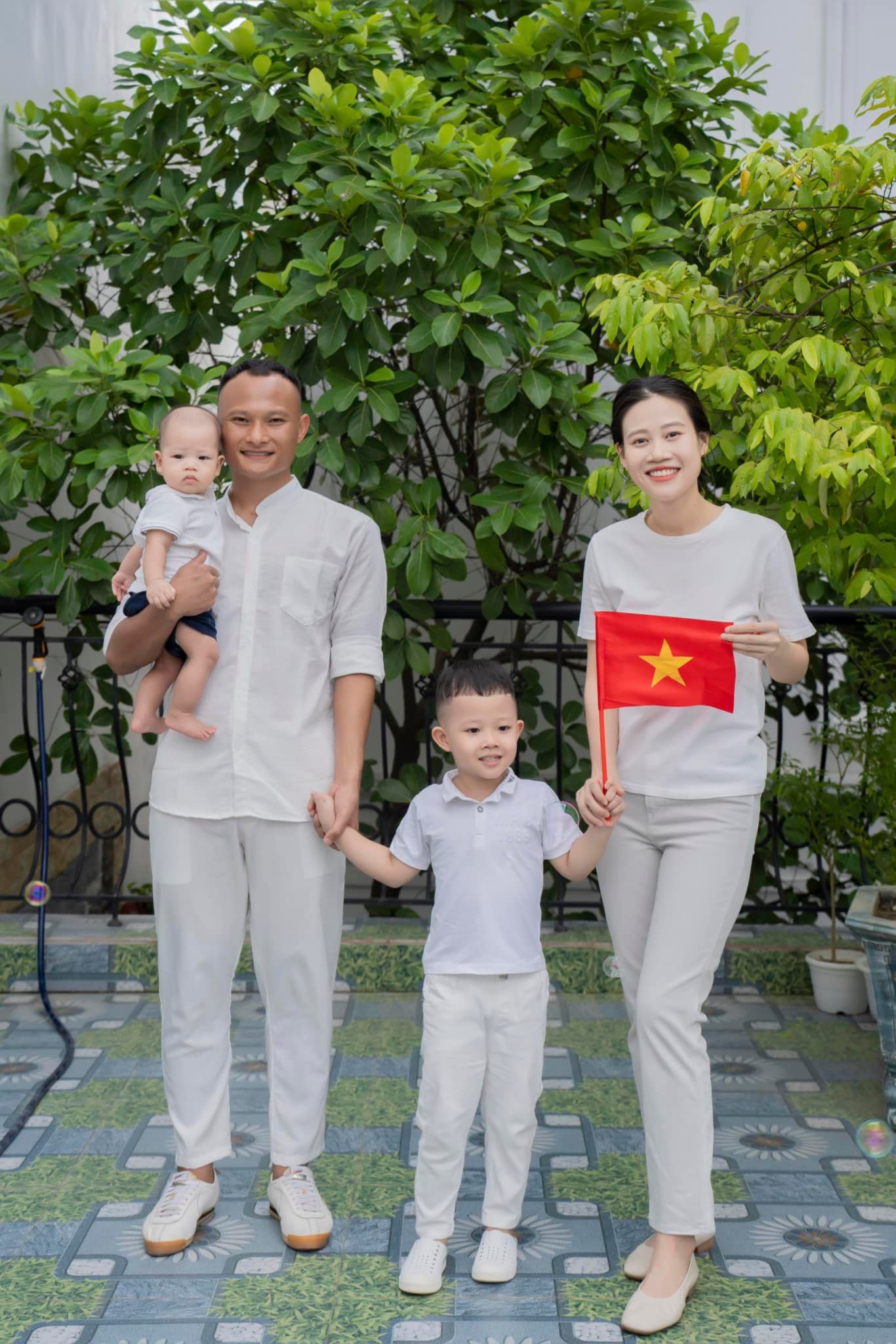 6 cặp đôi làng bóng Việt trai tài gái giỏi, yêu lâu mới cưới giống Ronaldo- Ảnh 4.