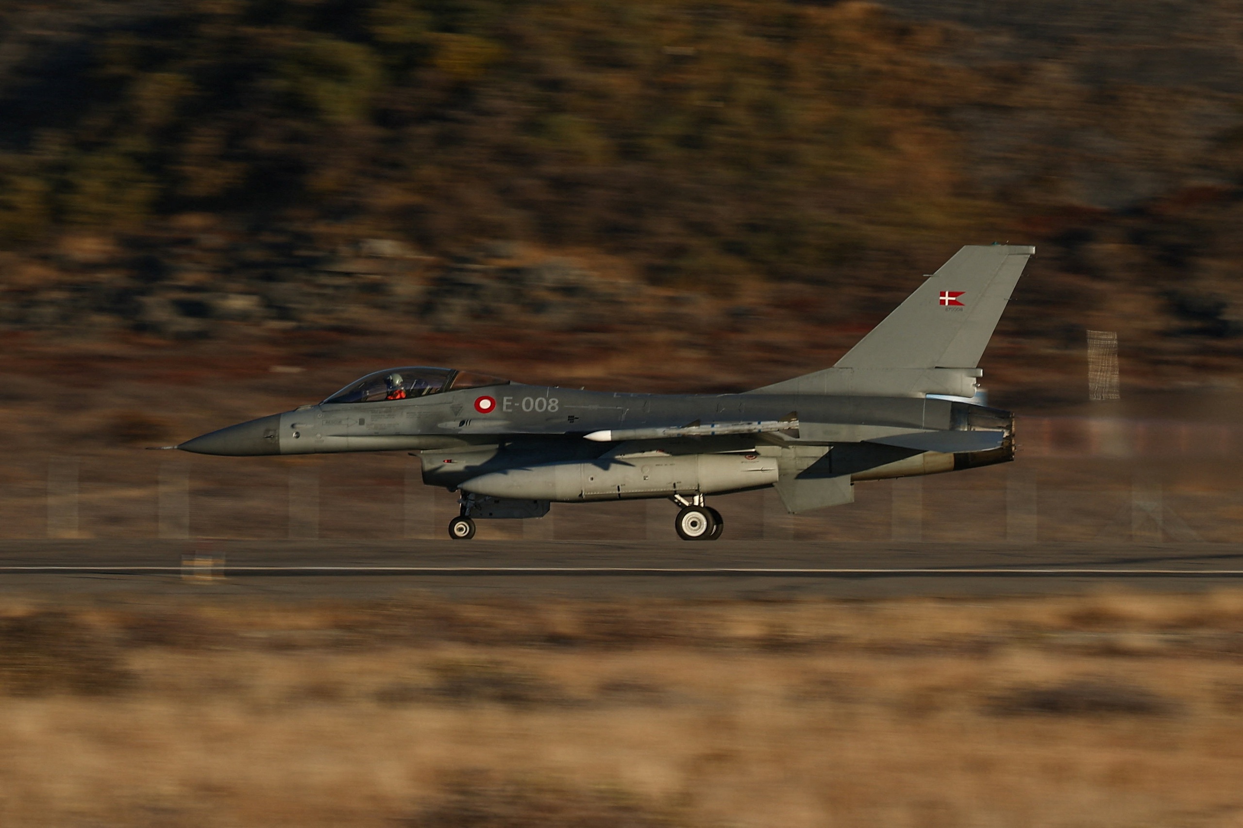 Đan Mạch tập trận rầm rộ ở Greenland, không mời Mỹ dự - Ảnh 2.