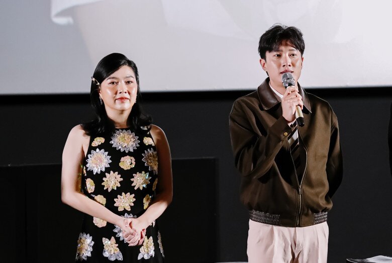 Uyển Ân giấu Trấn Thành đóng "cảnh nóng", 26 tuổi vẫn bị anh trai nhắn "con nít mà ăn mặc hở hang dữ vậy" 5 Trong phim, Quốc Trường vào vai bác sĩ Trường, nên duyên cùng Thương - do Lê Khánh thủ vai.