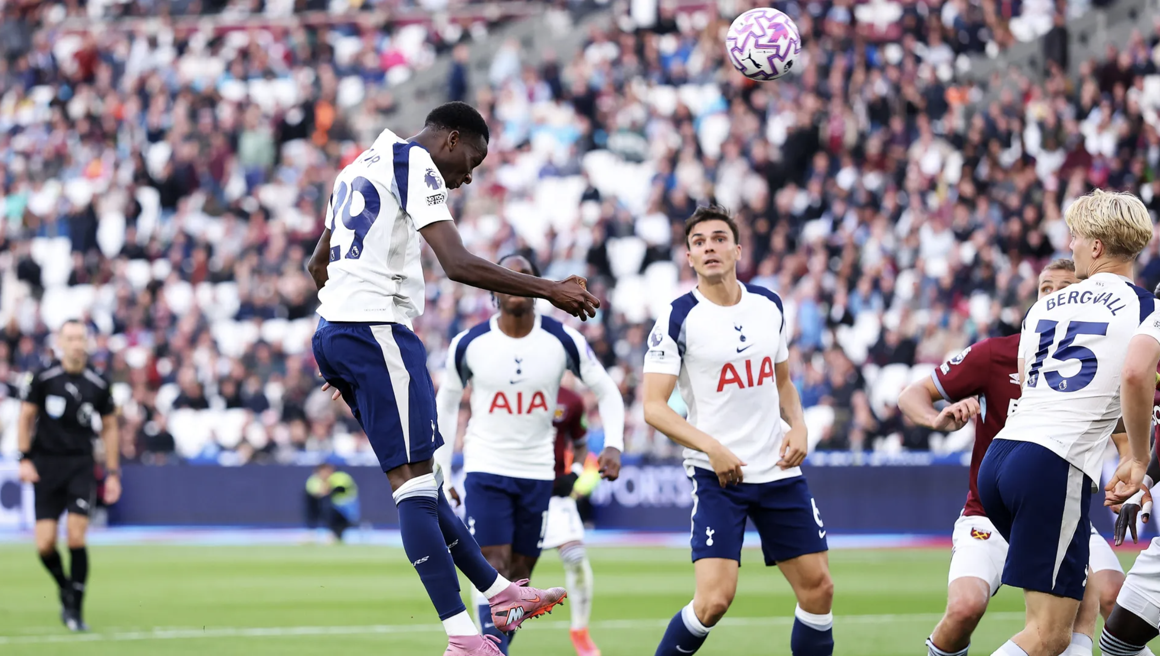 Tottenham nhấn chìm West Ham 3 bàn trận derby London- Ảnh 3. Tottenham nhấn chìm West Ham 3 bàn trận derby London- Ảnh 3.