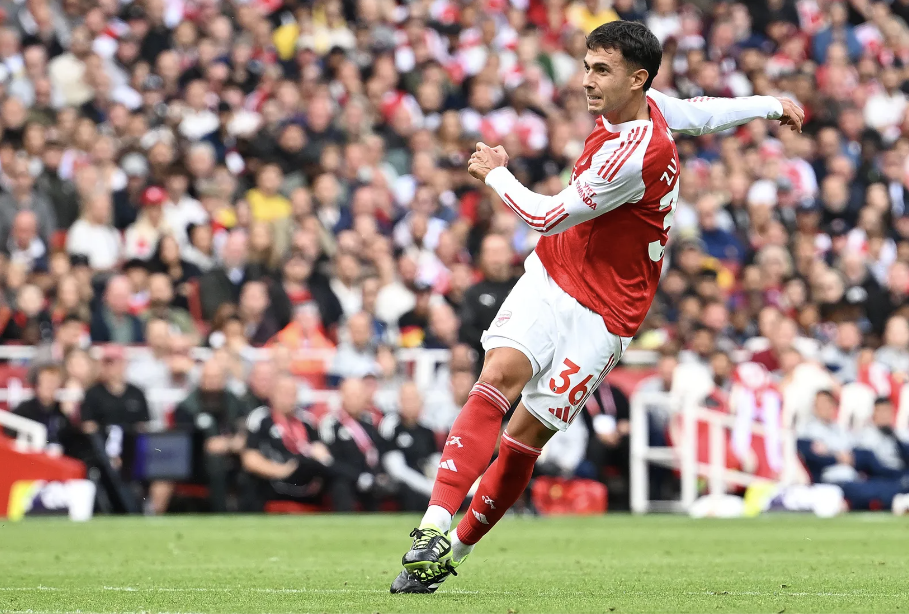 Tân binh tỏa sáng, Arsenal thắng đậm Nottingham Forest chiếm ngôi đầu 2 Tân binh tỏa sáng, Arsenal thắng đậm Nottingham Forest chiếm ngôi đầu Ngoại hạng - Ảnh 2.