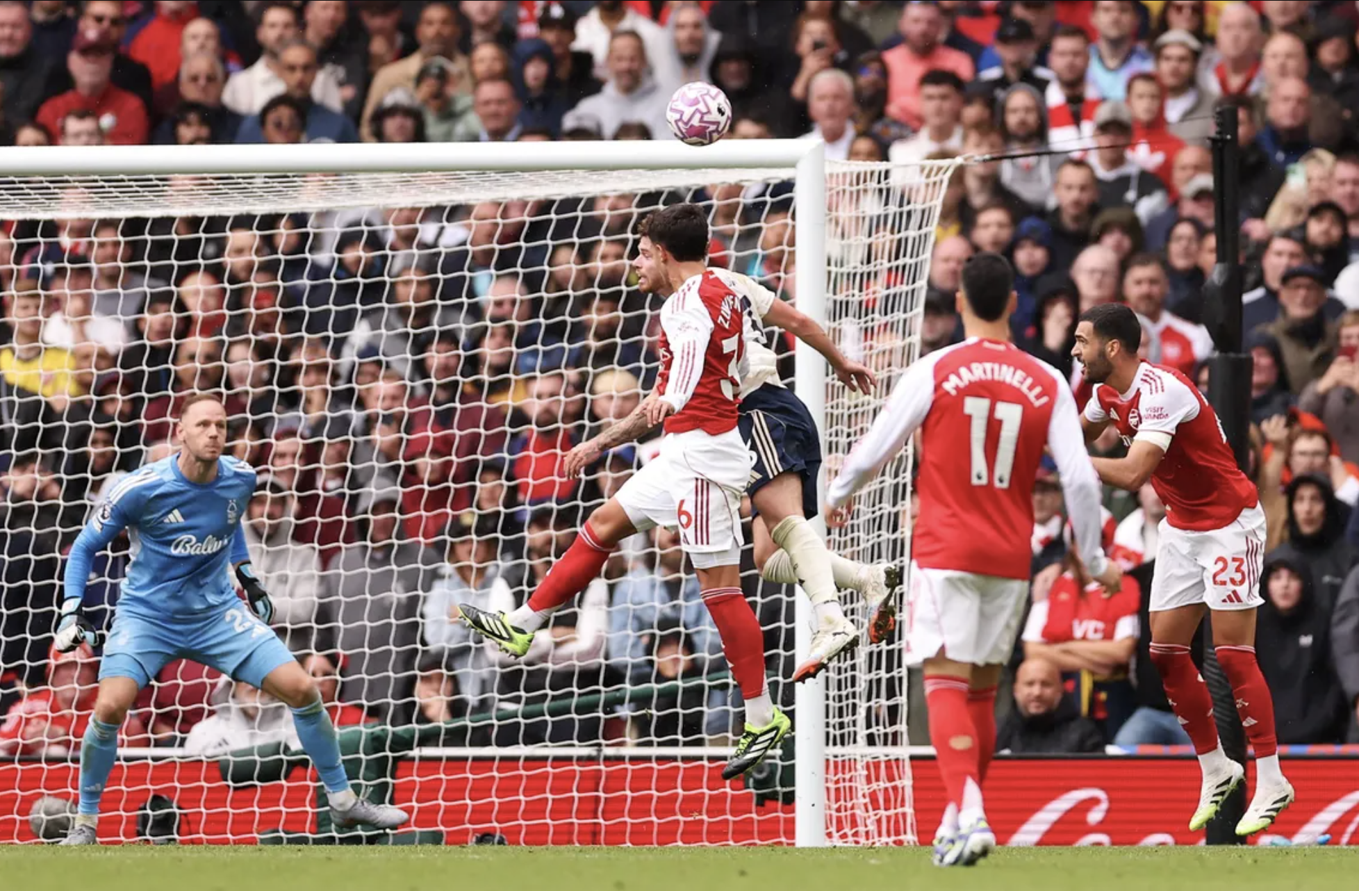 Tân binh tỏa sáng, Arsenal thắng đậm Nottingham Forest chiếm ngôi đầu 4 Tân binh tỏa sáng, Arsenal thắng đậm Nottingham Forest chiếm ngôi đầu Ngoại hạng - Ảnh 4.