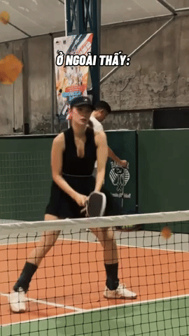 Minh Hằng mê pickleball, chồng đại gia mở 12 sân cho vợ chơi thoả thích, còn lặng lẽ đi sau nhặt bóng gây sốt!- Ảnh 6.