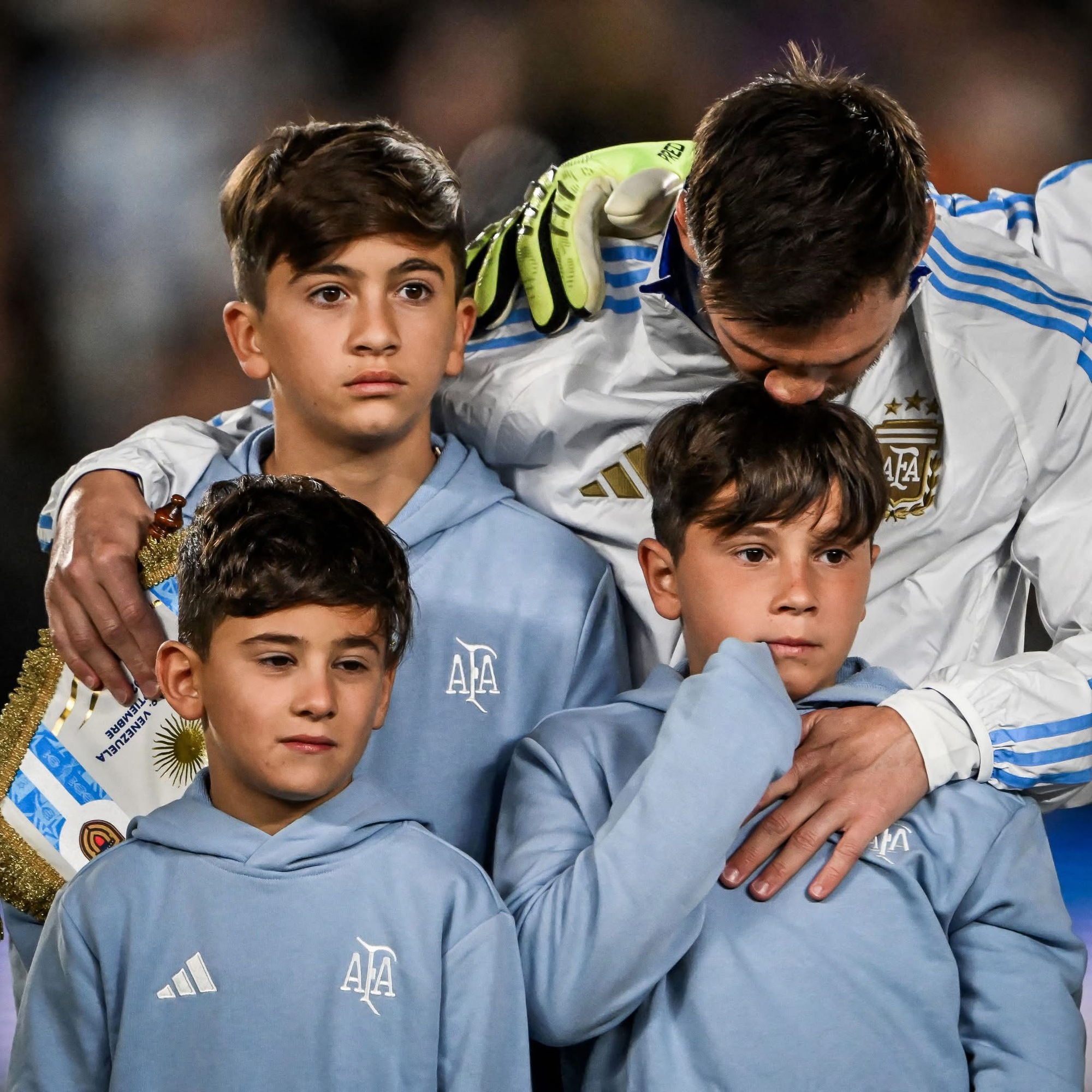 Messi bật khóc!- Ảnh 2. Messi bật khóc!- Ảnh 2.