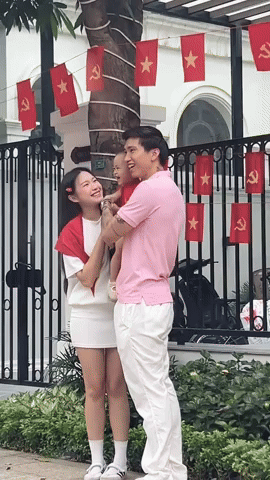 1759326551 768 Team qua duong gap Van Hau