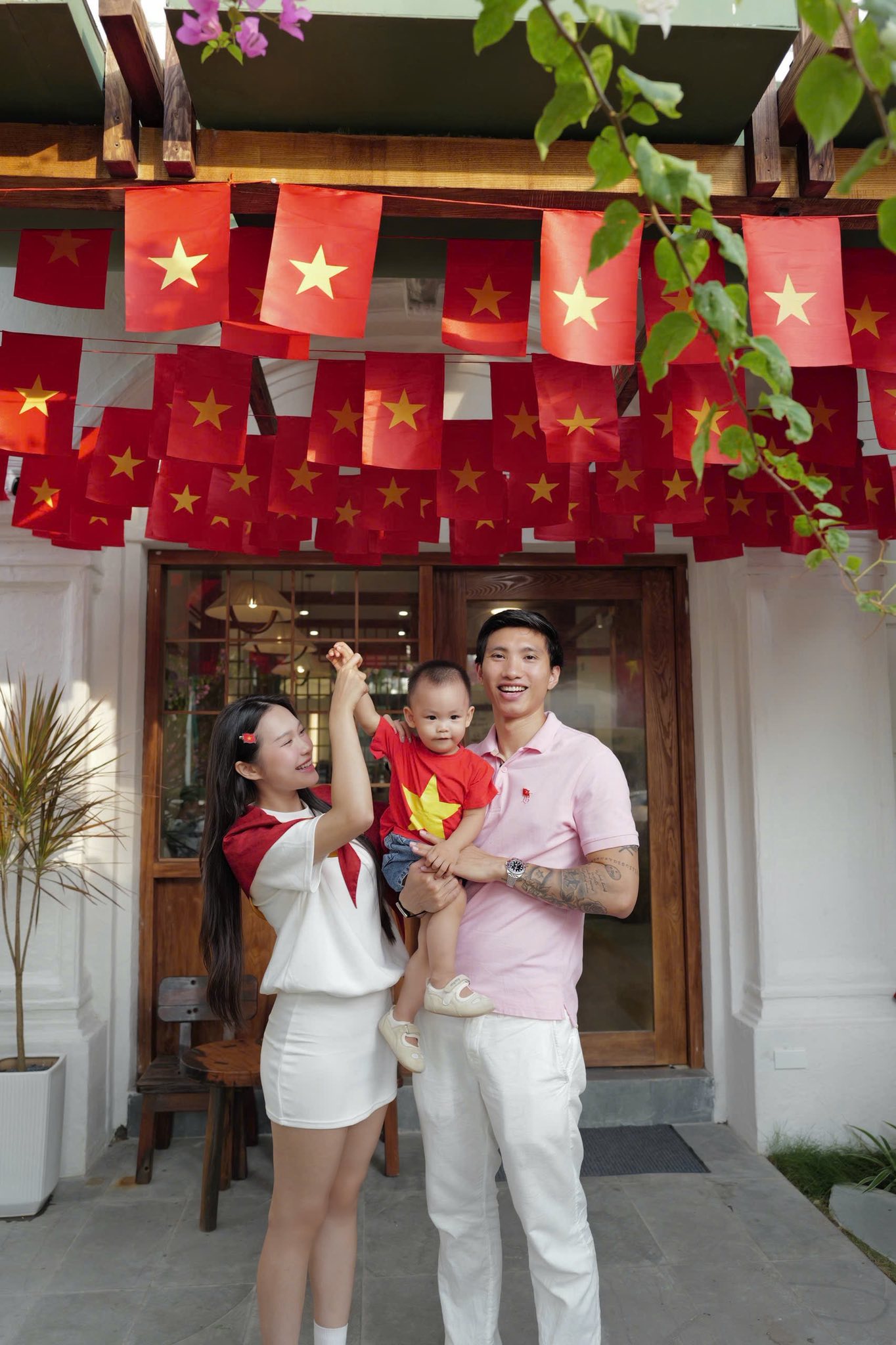 1759326553 55 Team qua duong gap Van Hau