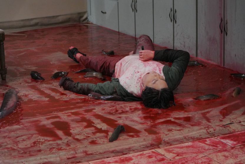 Lần đầu tiên thấy 1 phim Việt dùng 500 con cá trê làm đạo cụ: Xem đến đâu ớn tới đó, về nghỉ ăn cá cả năm - Ảnh 2.