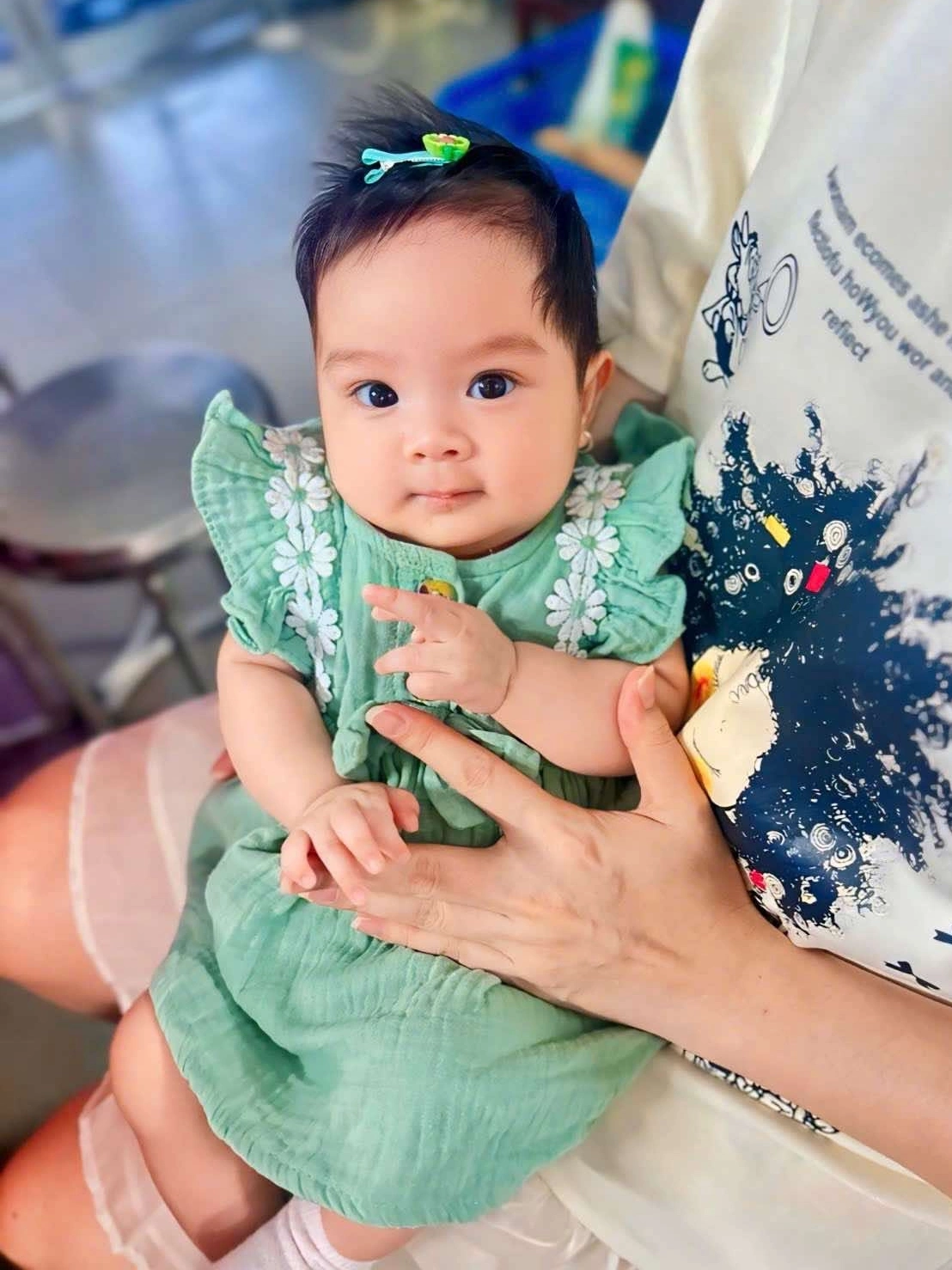 Bé Lita có ngoại hình xinh xắn như búp bê.