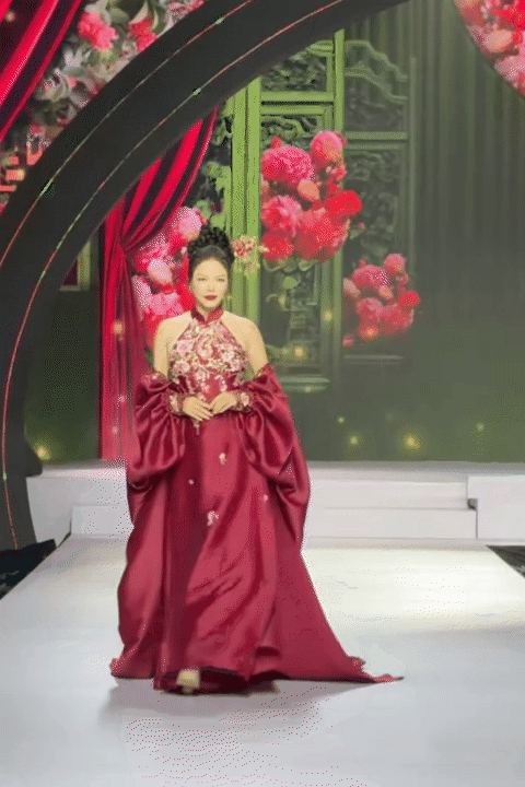 1759340359 105 MXH ran ran truoc le vu quy cua Hong va