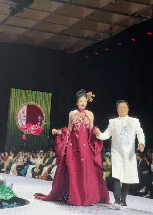 1759340360 616 MXH ran ran truoc le vu quy cua Hong va