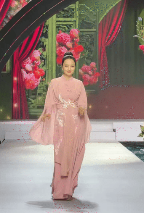 1759340363 183 MXH ran ran truoc le vu quy cua Hong va