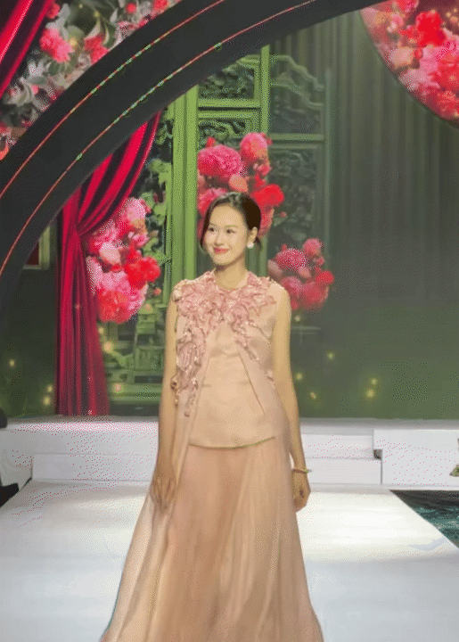 1759340371 243 MXH ran ran truoc le vu quy cua Hong va