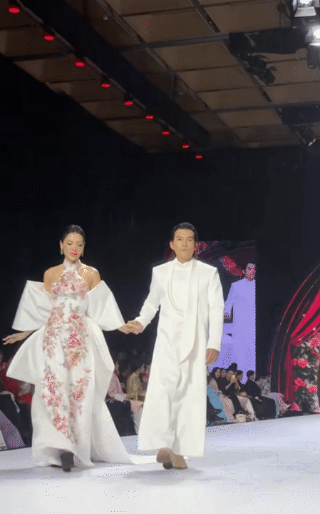 1759340375 779 MXH ran ran truoc le vu quy cua Hong va