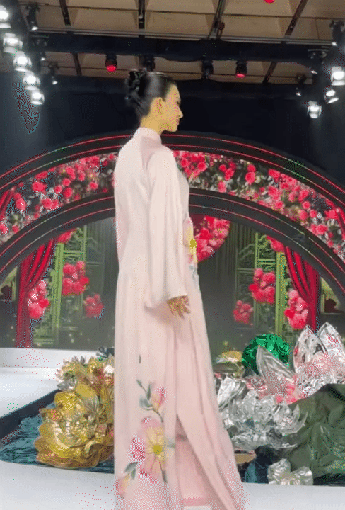 1759340380 143 MXH ran ran truoc le vu quy cua Hong va