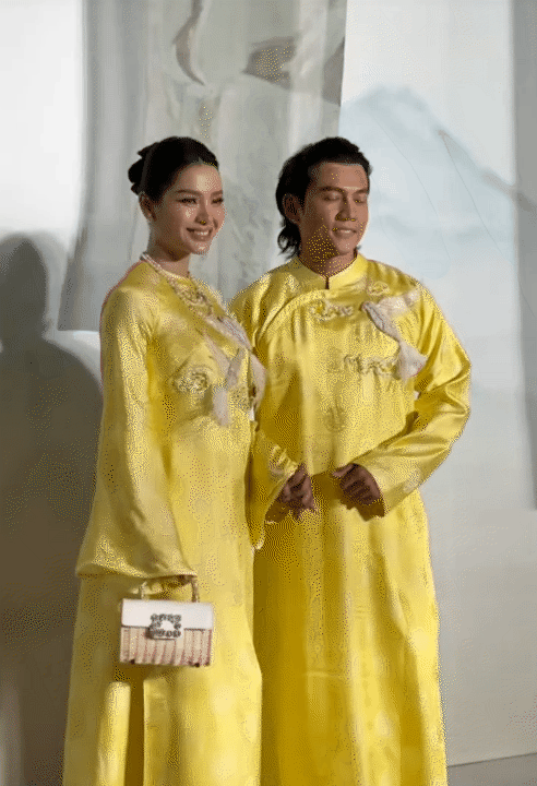 1759340398 266 MXH ran ran truoc le vu quy cua Hong va