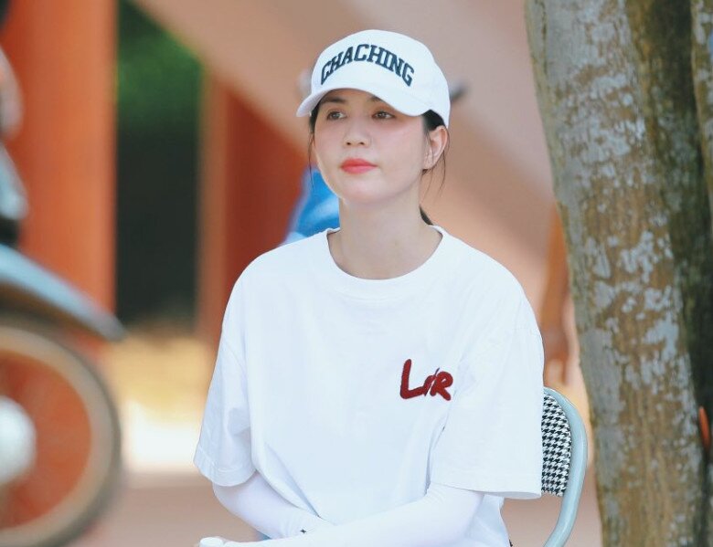 Ngọc Trinh chuyển 300 triệu vào tài khoản của UBTW Mặt trận Tổ quốc, khẳng định "không còn đếm tuổi bằng ồn ào" 3 Hơn 1 năm qua, nữ hoàng nội y cố gắng thay đổi hình ảnh của bản thân.