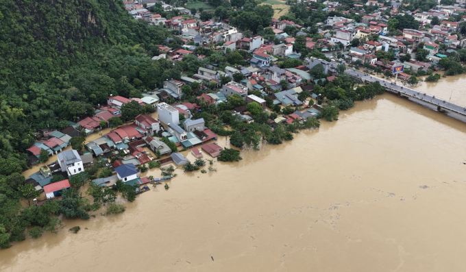 Hàng trăm hộ dân ở xã miền núi Cẩm Thủy, Thanh Hóa, ngập sâu do lũ từ thượng nguồn sông Mã đổ về. Ảnh: Lê Hoàng